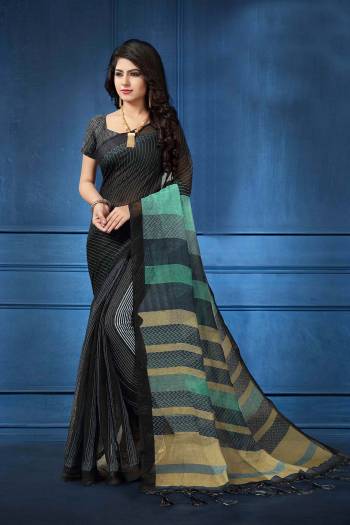 Grab This Pretty Printed Saree For Your Semi-Casuals. This Saree?And Blouse Are Fabricated On Linen Beautified With Digital Prints All Over It, This Saree Is Light In Weight And Easy To Carry All Day Long.