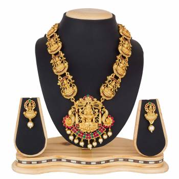 For A Queen Look, Here Is A Designer Royal Looking Necklace Set In Golden Color. This Necklace Set Can Be Paired With Heavy Ethnic Attire For More Enhanced Look. Buy Now