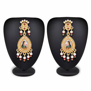 New And Unique Printed Patterned Designer Earrings Set Is Here To Pair Up?With Your Heavy ethnic Attire. You Can Pair This With Either Same Or Any contrasting Colored Attire. Buy Now.