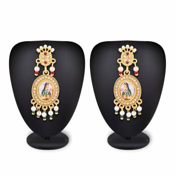 New And Unique Printed Patterned Designer Earrings Set Is Here To Pair Up?With Your Heavy ethnic Attire. You Can Pair This With Either Same Or Any contrasting Colored Attire. Buy Now.