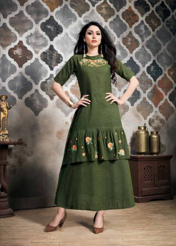 Celebrate This Festive Season With Ease And Comfort Wearing This Designer Readymade Gown In Dark Green Color Fabricated On Khadi Slub. It Has Pretty Unique Pattern which Earn you Lots Of Compliments From Onlookers. 