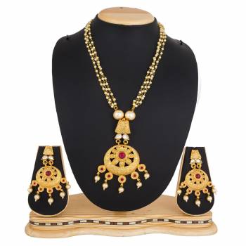 For A Queen Look, Here Is A Designer Royal Looking Necklace Set In Golden Color. This Necklace Set Can Be Paired With Heavy Ethnic Attire For More Enhanced Look. Buy Now