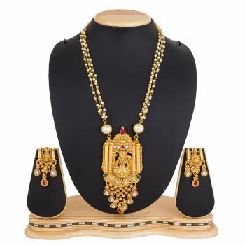 For A Queen Look, Here Is A Designer Royal Looking Necklace Set In Golden Color. This Necklace Set Can Be Paired With Heavy Ethnic Attire For More Enhanced Look. Buy Now