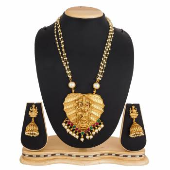 For A Queen Look, Here Is A Designer Royal Looking Necklace Set In Golden Color. This Necklace Set Can Be Paired With Heavy Ethnic Attire For More Enhanced Look. Buy Now