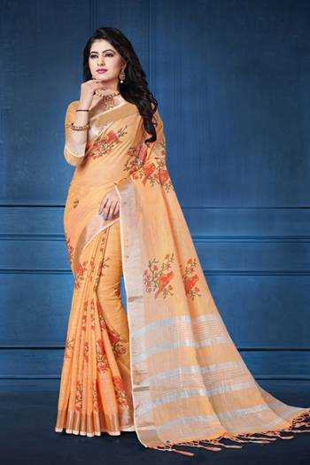 Grab This Pretty Printed Saree For Your Semi-Casuals. This Saree And Blouse Are Fabricated On Linen Beautified With Flaoral Prints All Over It, This Saree Is Light In Weight And Easy To Carry All Day Long