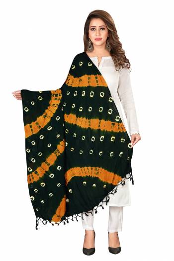 Here Is A Very Pretty Dupatta Perfect For Summers. This Pretty Dupatta Is Cotton Based Beautified With Bandhani Prints All Over It. Pait This Up With Any Same Or Contrasting Colored Kurti. 