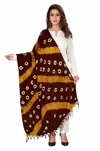 Here Is A Very Pretty Dupatta Perfect For Summers. This Pretty Dupatta Is Cotton Based Beautified With Bandhani Prints All Over It. Pait This Up With Any Same Or Contrasting Colored Kurti. 