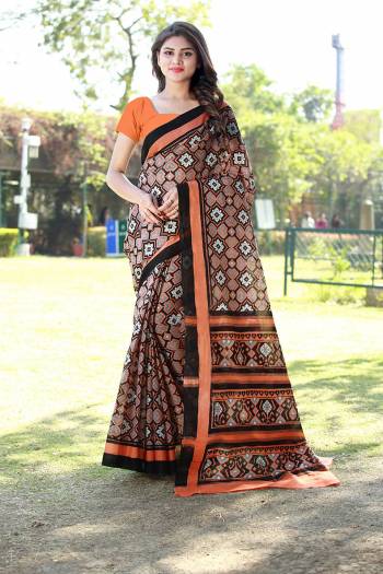 Beat The Heat With Some Casuals Wearing This Pretty Light Weight Saree Fabricated On Handloom Cotton. This Saree Is Beautified With Prints All Over And Plain Blouse. Buy Now.