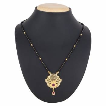 Here Is A Royal And Elegant Looking Magalsutra With A Pretty Delicate Chain And Heavy Golden Colored Pendant. This Mangalsutra Is Light In Weight And Can Be Paired With Any Colored Attire. Buy Now.