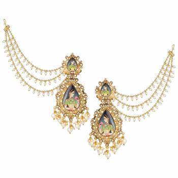 This Pretty Earring Will Give A More Trendy And Unique Look To Your Attire. It Is Light In Weight And Easy To Carry Throughout The Gala.