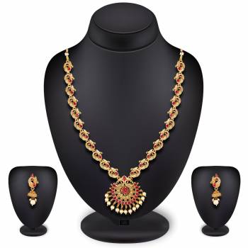 For A Queen Look, Here Is A Designer Royal Looking Necklace Set In Golden Color. This Necklace Set Can Be Paired With Heavy Ethnic Attire For More Enhanced Look. Buy Now