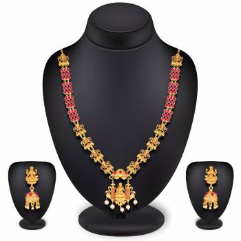 For A Queen Look, Here Is A Designer Royal Looking Necklace Set In Golden Color. This Necklace Set Can Be Paired With Heavy Ethnic Attire For More Enhanced Look. Buy Now