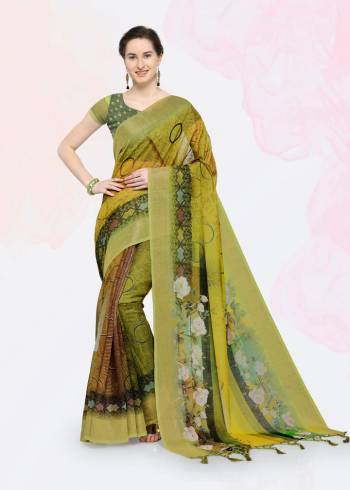 Add This Pretty Saree For Your Semi-Casuals With This Printed Saree Fabricated On Linen Paired With Linen Fabricated Blouse. Its Fabric And Color Ensures Superb Comfort All Day Long. Buy Now.