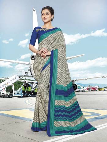 No More Worry For What To Wear At Your Place, Grab This Poly Cotton Fabricated Saree And Blouse Beautified With Prints All Over. This Saree Can Be Used As Uniform At Different Places Like Airports, Hospitals And Hotels