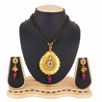 Grab This Heavy Multiple Chained Magalsutra With A Heavy Designer Pendant. This Mangalsutra Can Be Paired With Any Colored Traditional Attire. Buy Now.