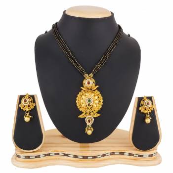 Grab This Heavy Multiple Chained Magalsutra With A Heavy Designer Pendant. This Mangalsutra Can Be Paired With Any Colored Traditional Attire. Buy Now.