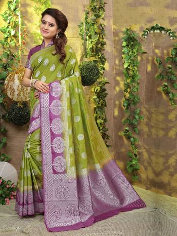 Grab This Beautiful Designer Silk Based Saree Which Gives A Rich?Look To Your Personality. This Saree Is Fabricated On Jacquard Silk Paired With Art Silk Fabricated Blouse, Beautified With Weave