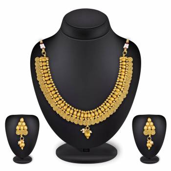 Rich And Elegant Looking Designer Necklace Set Is Here In Golden Color. This Beautifully Crafted Designer Set Can Be Paired With Any Colored Ethnic Attire Which Gives An Elegant Look To The Neckline. Buy Now.