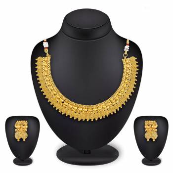 Rich And Elegant Looking Designer Necklace Set Is Here In Golden Color. This Beautifully Crafted Designer Set Can Be Paired With Any Colored Ethnic Attire Which Gives An Elegant Look To The Neckline. Buy Now.