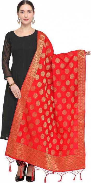 For A Proper Traditional Look, Pair Up Your Simple Attire With This Trendy Banarasi Art Silk Fabricated Dupatta. It Is Beautified With Weave All Over. Also It Is Light In Weight And Easy To Carry All Day Long 