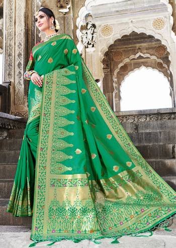 Look Pretty In This Designer Silk Based Saree Beautified With Weave All Over. Its Rich Banarasi Art Silk Fabric And Unique Weave Pattern Will Earn You Lots Of Compliments From Onlooker