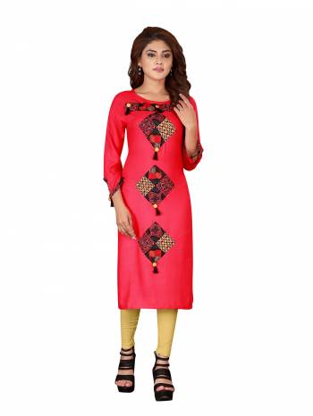 Grab This Readymade Kurti For Your Casual Or Semi-Casual Wear. This Simple Kurti Is Light Weight, Soft Towards Skin And Also Available In All Regular Sizes Which Ensures You Superb Comfort All Day Long. 