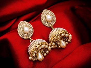 Grab This Very Pretty Pair Of Jhumka In Golden Color Beautified With Pearl Work. This Pretty Set Can Be Paired With Any Colored Ethnic Attire. Buy This Now.