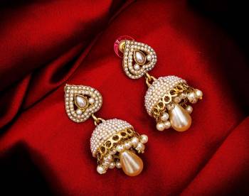 Grab This Very Pretty Pair Of Jhumka In Golden Color Beautified With Pearl Work. This Pretty Set Can Be Paired With Any Colored Ethnic Attire. Buy This Now.