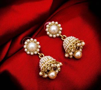 Grab This Very Pretty Pair Of Jhumka In Golden Color Beautified With Pearl Work. This Pretty Set Can Be Paired With Any Colored Ethnic Attire. Buy This Now.