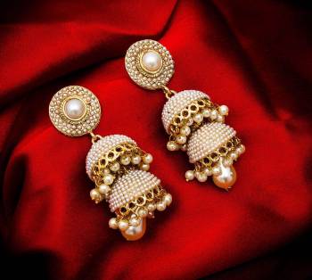 Grab This Very Pretty Pair Of Jhumka In Golden Color Beautified With Pearl Work. This Pretty Set Can Be Paired With Any Colored Ethnic Attire. Buy This Now.