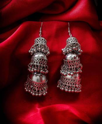 Here Is A Beautiful Collection For This Navratri With This Pretty Pair Of Earrings. It Is Light In Weight And Easy Can Be Paired With Any Colored Attire. Buy This Pretty Piece Now.