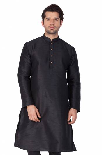 Grab This Amazing Readymade Kurtas For Men Fabricated On Cotton Silk.?This Kurta Is Suitable For Festive Wear Or Any Wedding Functions. It Is Light In Weight and Can Be Paired With Any Kind Of Bottom Like Chudidar, Pyjama Or Even Denims. Its Fabric Is Soft Towards Skin And Avialable In All Sizes. Buy Now.