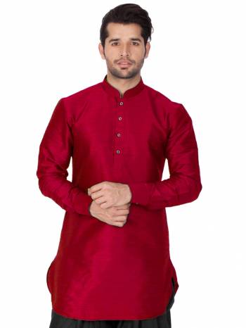 Here Is A U-Pattern Readymade Kurta For Men Fabricated On Cotton Silk. This Kurta Is Available In All Sizes And Can Be Paired With Any Kind Of Bottom Like Pants, Dhoti, Chudidar, Denim, Etc. Buy Now.