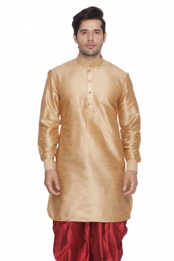 Here Is A U-Pattern Readymade Kurta For Men Fabricated On Cotton Silk. This Kurta Is Available In All Sizes And Can Be Paired With Any Kind Of Bottom Like Pants, Dhoti, Chudidar, Denim, Etc. Buy Now.