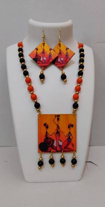 Grab This Unique Styled Necklace Set For This Navratri Festive In Multi Color. This Pretty Set Is Made Of Wood and Mix Metal Beautified With Prints And Bead Work. You Can Pair This Up With Any Contrasting Colored Attire. Buy Now.