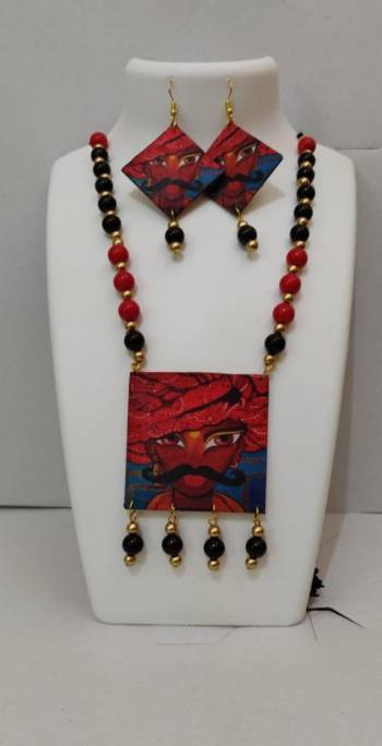 Grab This Unique Styled Necklace Set For This Navratri Festive In Multi Color. This Pretty Set Is Made Of Wood and Mix Metal Beautified With Prints And Bead Work. You Can Pair This Up With Any Contrasting Colored Attire. Buy Now.