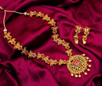 Buy This Heavy Necklace Set For The Upcoming Wedding Season. Pair This Up With Your Heavy Ethnic Attire And As It Is In Golden Color, It Can Be Paired With Any Colored Attire. Buy Now