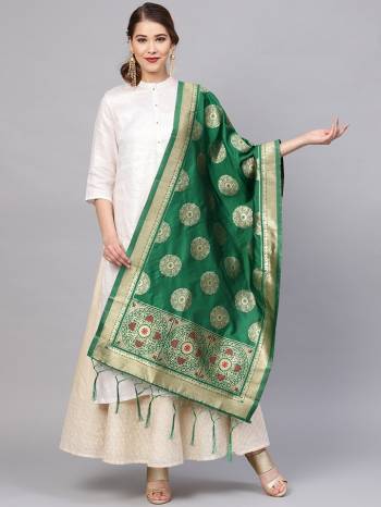 For A Proper Traditional Look, Pair Up Your Simple Attire With This Trendy Banarasi Art Silk Fabricated Dupatta. It Is Beautified With Weave All Over. Also It Is Light In Weight And Easy To Carry All Day Long.