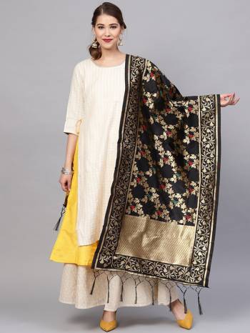 For A Proper Traditional Look, Pair Up Your Simple Attire With This Trendy Banarasi Art Silk Fabricated Dupatta. It Is Beautified With Weave All Over. Also It Is Light In Weight And Easy To Carry All Day Long.