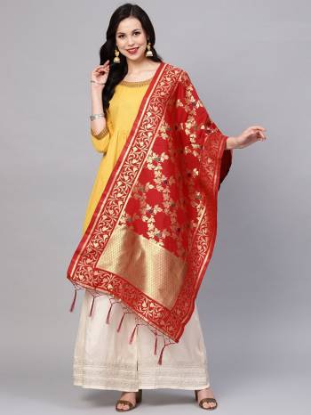 For A Proper Traditional Look, Pair Up Your Simple Attire With This Trendy Banarasi Art Silk Fabricated Dupatta. It Is Beautified With Weave All Over. Also It Is Light In Weight And Easy To Carry All Day Long.