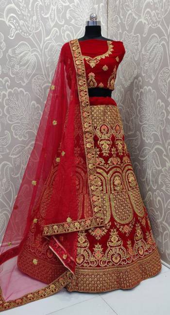 Get Ready For Your D-Day With This Heavy Designer Lehenga Choli In Red Color. This Lehenga Choli Is Velvet Based Paired With Net Fabricated Dupatta. Its Pretty Embroidery And Evergreen Red Color Will Definitely Earn You Lots Of Compliments From Onlookers.