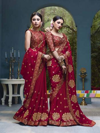 Grab This Beautiful Designer Silk Based Saree In Dark Pink Color. This Pretty Saree Has Attractive Foil Prints Which Gives A Heavy Look To It. It Is Suitable For Festive As Well As Wedding Season. 