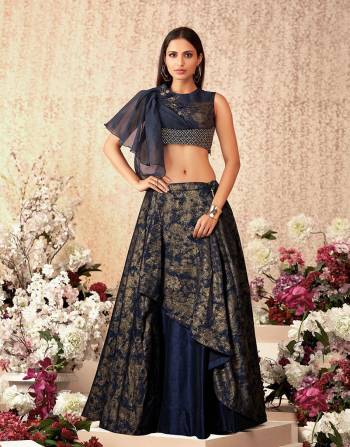 Pretty, polished and full of stylish cuts, this navy blue lehenga is perfect fit for the bridemaids who which to stand out. Add stylish hoop earrings to complete the look. 