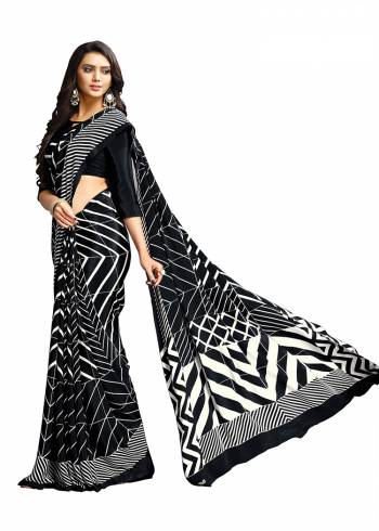 Add Some Casuals With This Pretty Saree Fabricated On Crepe. This?Saree And Blouse are Beautified With prints And It Is Light Weight And Easy To Carry All Day Long