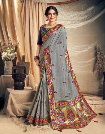 Take the ethical route in the most subtle and stunning way in this grey silk saree with banarasi weaved short pallu and flaunt your conventional tastes. 