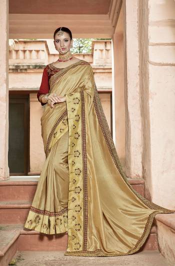 Evergeen And Royal Combination Is Here With This Designer Saree In Beige Color Paired With Maroon Colored Blouse. Its Rich Silk Fabric And Royal Color Pallete Will Earn You Lots Of Compliments From Onlookers.