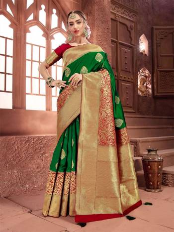 Here Is A Proper Traditional Look With This Rich Silk Based Saree In Green Color Paired With Contrasting Maroon Colored Blouse. Its Rich Silk Fabric And Color Pallete Will A Traditional Look To Your Personality. 