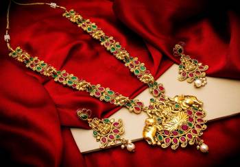 Buy This Heavy Necklace Set For The Upcoming Wedding Season. Pair?This Up With Your Heavy Ethnic Attire And As It Is In Golden Color, It Can Be Paired With Any Colored Attire. Buy Now