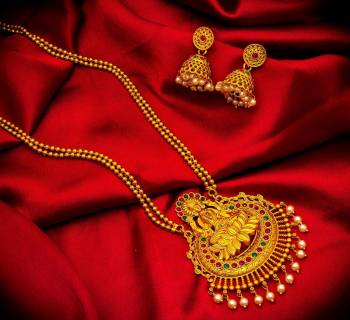 Buy This Heavy Necklace Set For The Upcoming Wedding Season. Pair?This Up With Your Heavy Ethnic Attire And As It Is In Golden Color, It Can Be Paired With Any Colored Attire. Buy Now