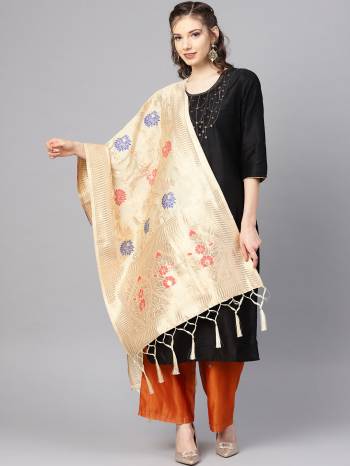 For A Proper Traditional Look, Pair Up Your Simple Attire With This Trendy Banarasi Art Silk Fabricated Dupatta. It Is Beautified With Weave All Over. Also It Is Light In Weight And Easy To Carry All Day Long.